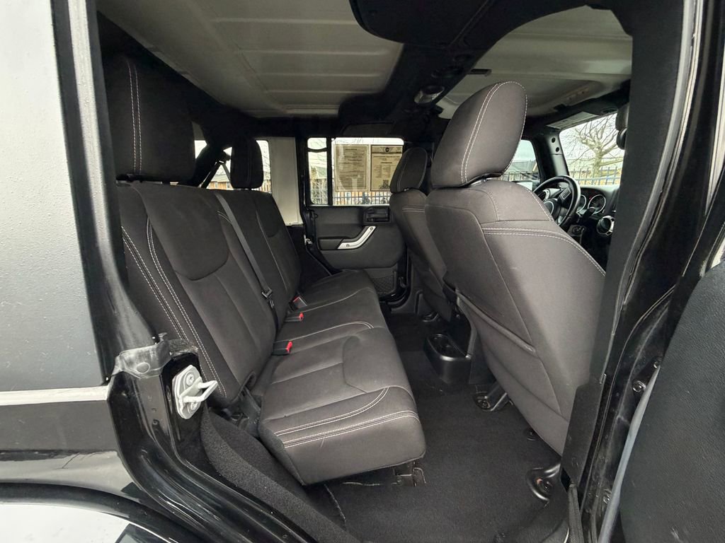 Used 2016 Jeep Wrangler Unlimited Sahara w/ Connectivity Group image 13