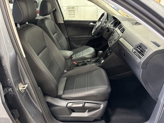 Certified 2021 Volkswagen Tiguan SE w/ Panoramic Sunroof Package image 23