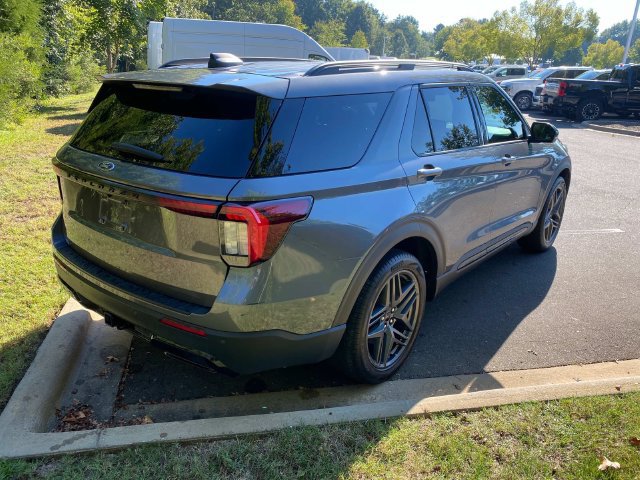 Used 2025 Ford Explorer ST-Line w/ Premium Package RWD image 34