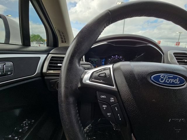 Used 2020 Ford Fusion SEL FWD image 11