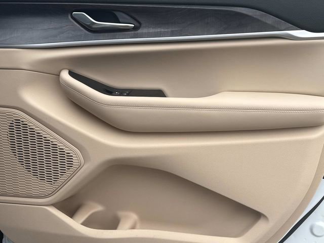 Used 2025 Jeep Grand Cherokee L Limited w/ Black Appearance Package image 24