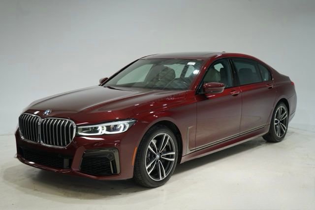 Used 2021 BMW 740i xDrive w/ M Sport Package image 3