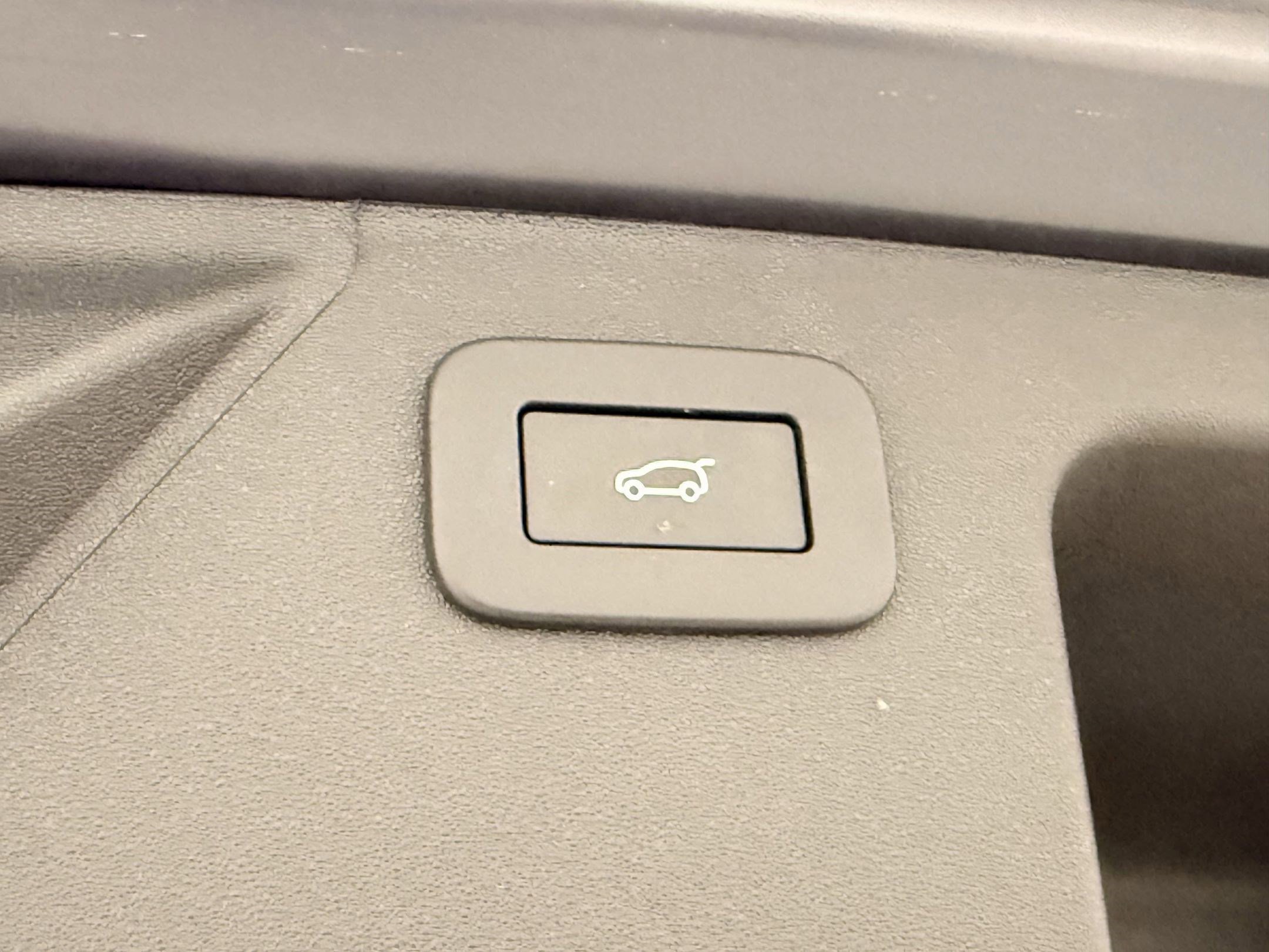 Certified 2025 Land Rover Discovery Sport Dynamic SE AWD/4WD image 32