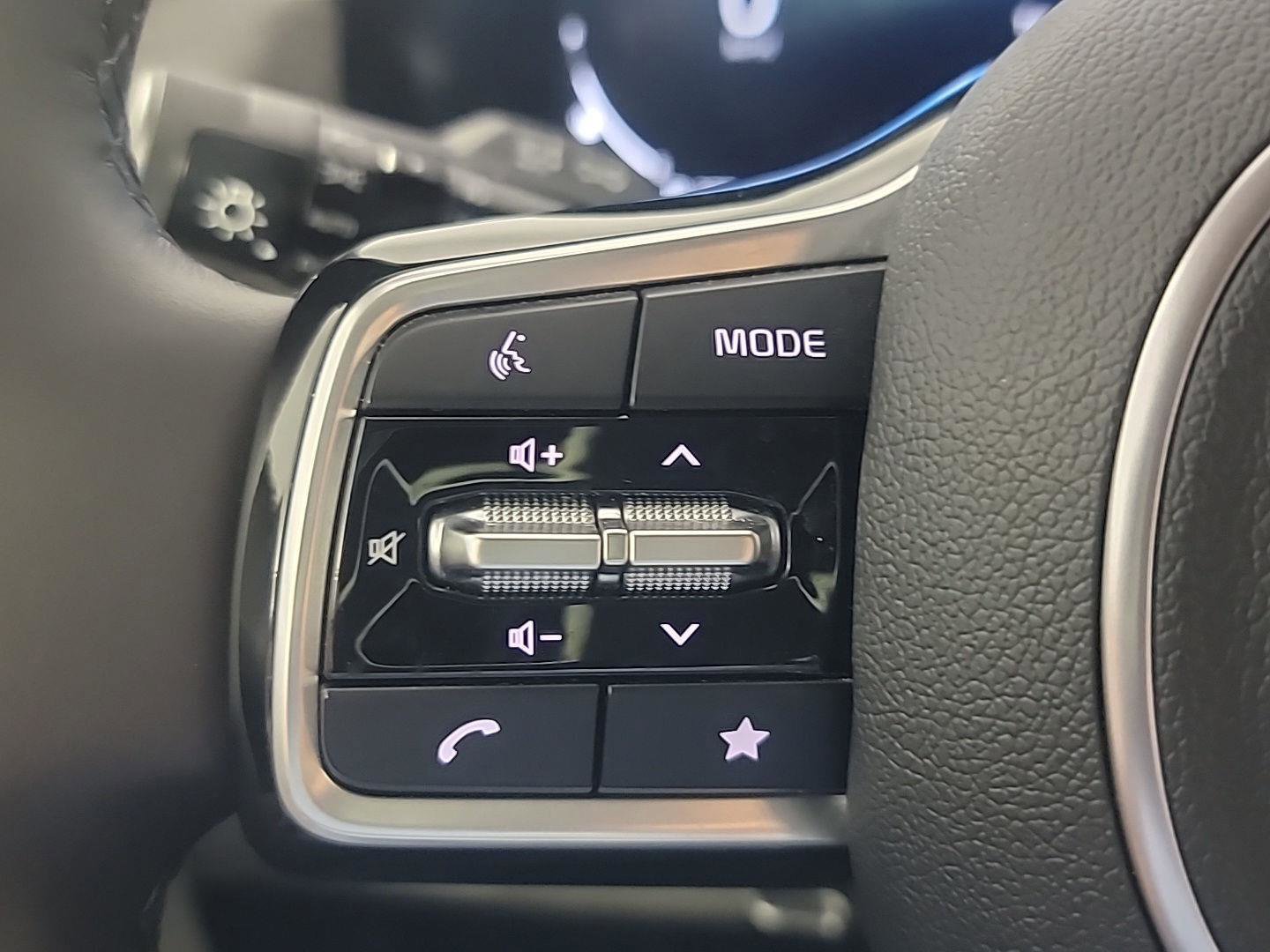 Used 2024 Kia Carnival SX image 30