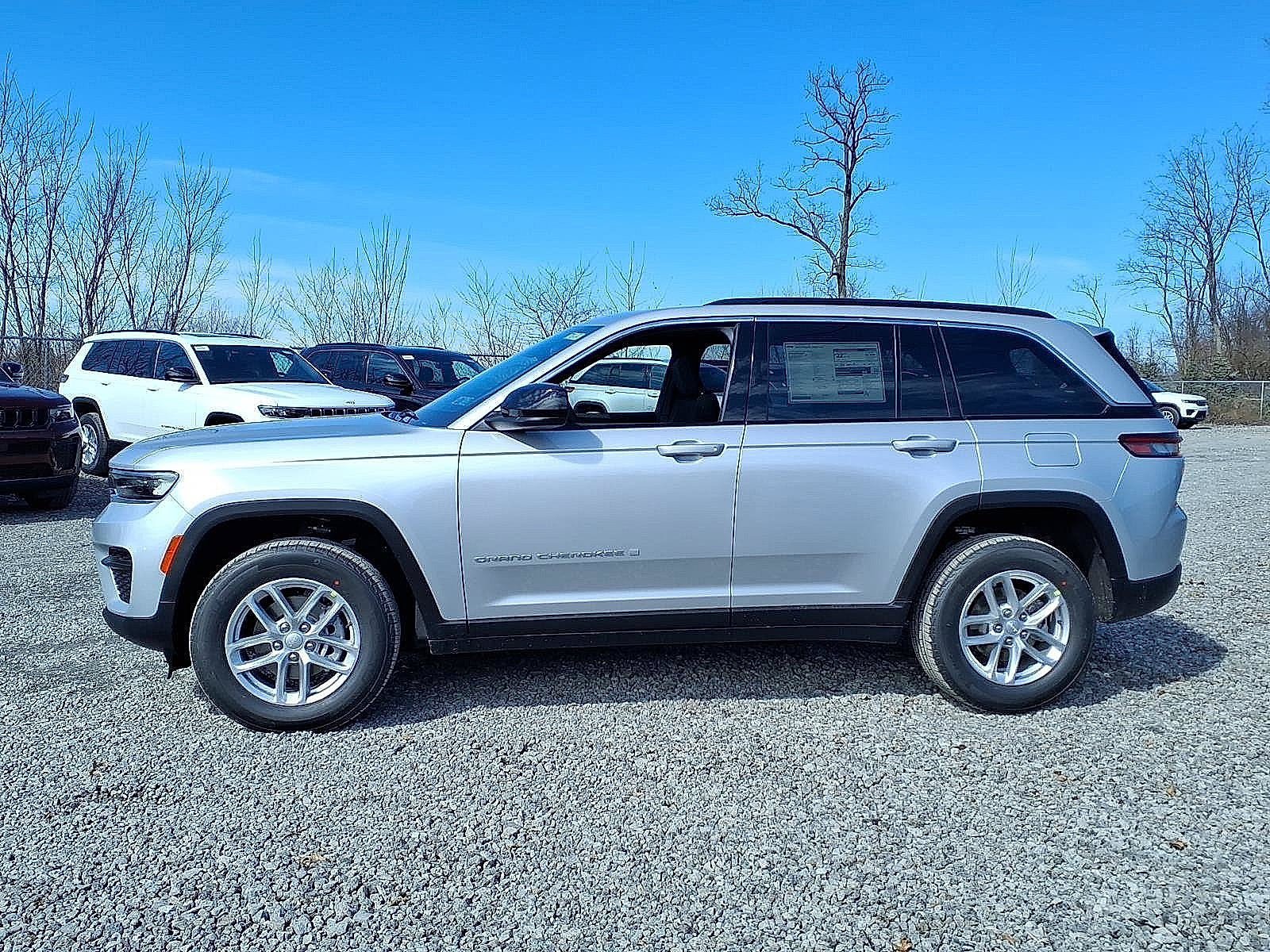 New 2026 Jeep Grand Cherokee Laredo X AWD/4WD image 2