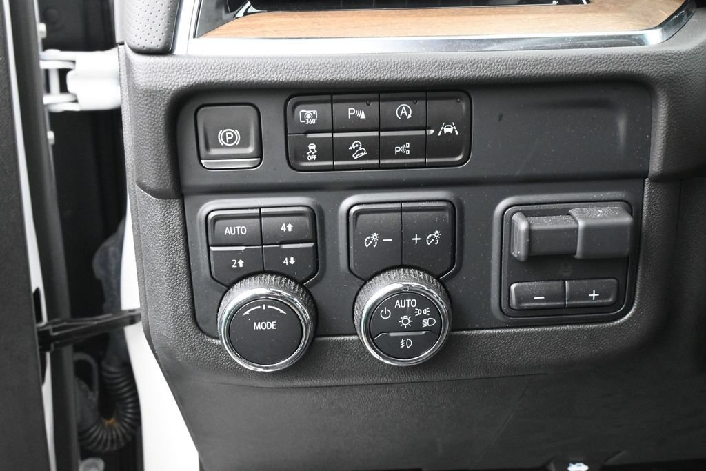 Used 2025 Chevrolet Tahoe High Country w/ Sun And Tow Package AWD/4WD image 16