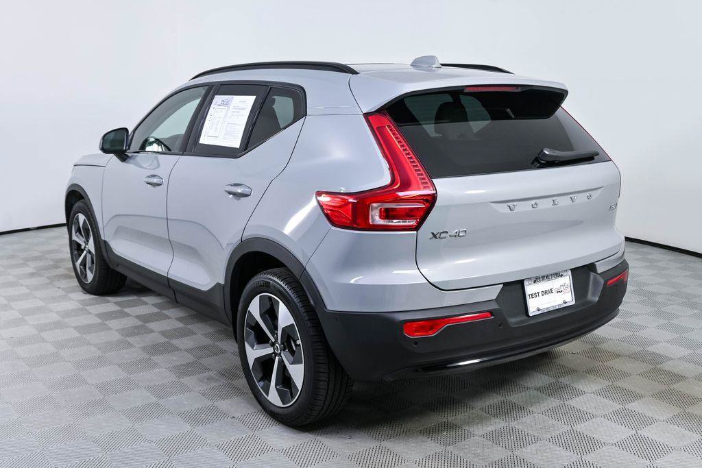 Certified 2026 Volvo XC40 B5 Plus AWD/4WD image 4
