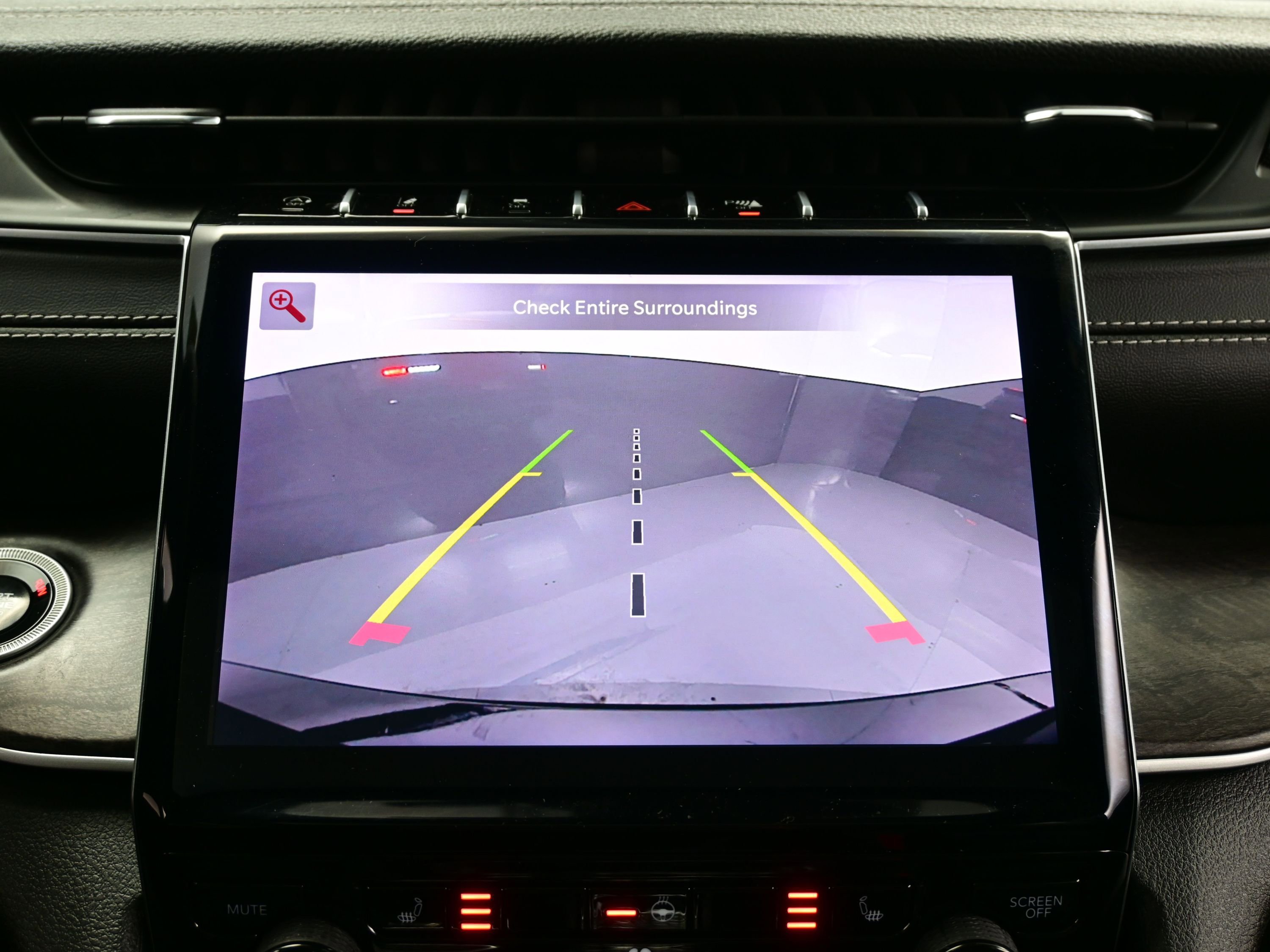 Used 2025 Jeep Grand Cherokee L Limited w/ Black Appearance Package image 20