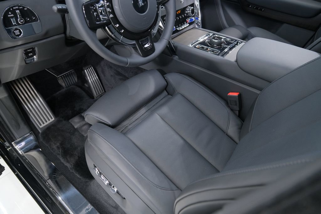 Used 2026 Rolls-Royce Cullinan image 26