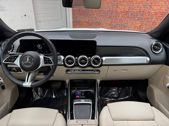 Used 2025 Mercedes-Benz GLB 250 4MATIC image 12