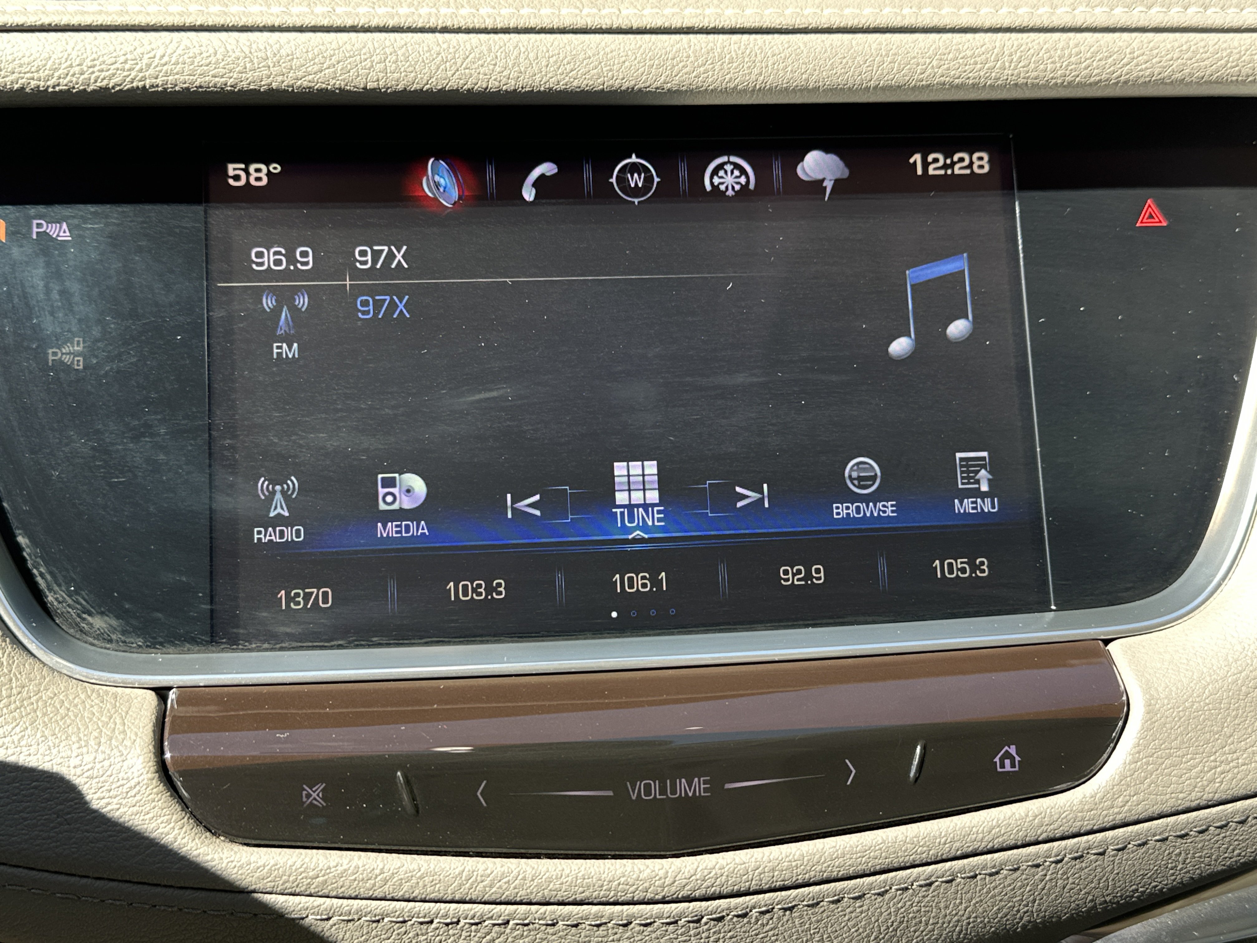 Used 2017 Cadillac XT5 Luxury w/ Driver Awareness Package AWD/4WD image 17