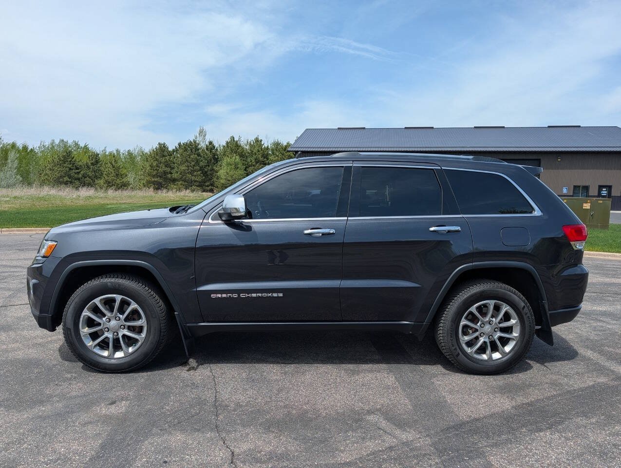 Used 2015 Jeep Grand Cherokee Limited w/ Luxury Group II AWD/4WD image 5