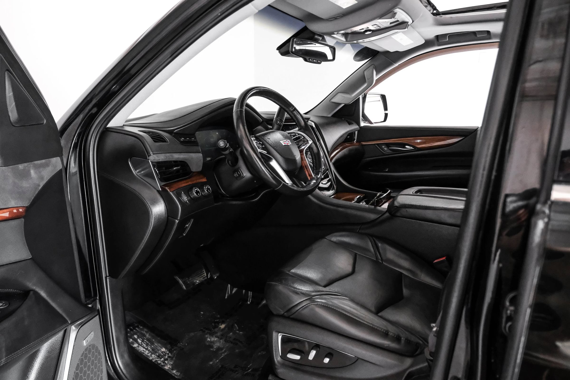 Used 2015 Cadillac Escalade ESV Premium AWD/4WD image 2
