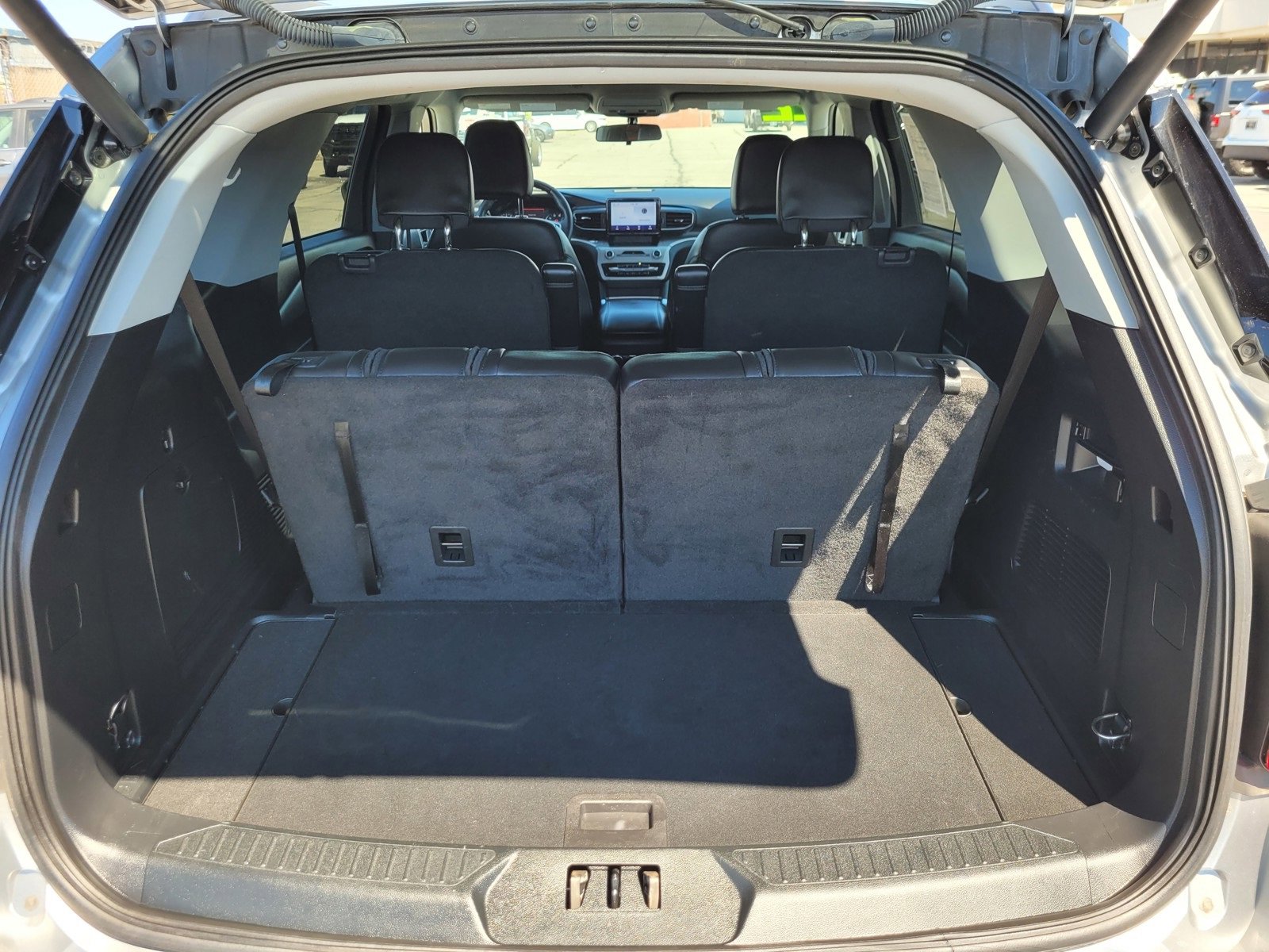 Used 2022 Ford Explorer XLT w/ Equipment Group 202A image 10