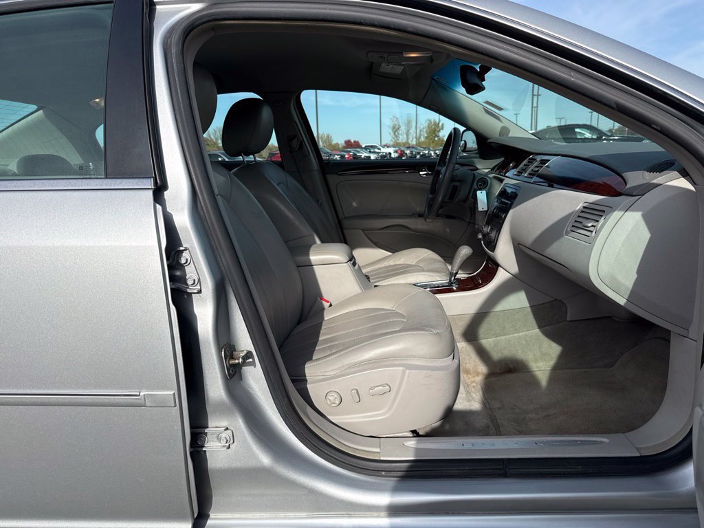Used 2011 Buick Lucerne CXL FWD image 11