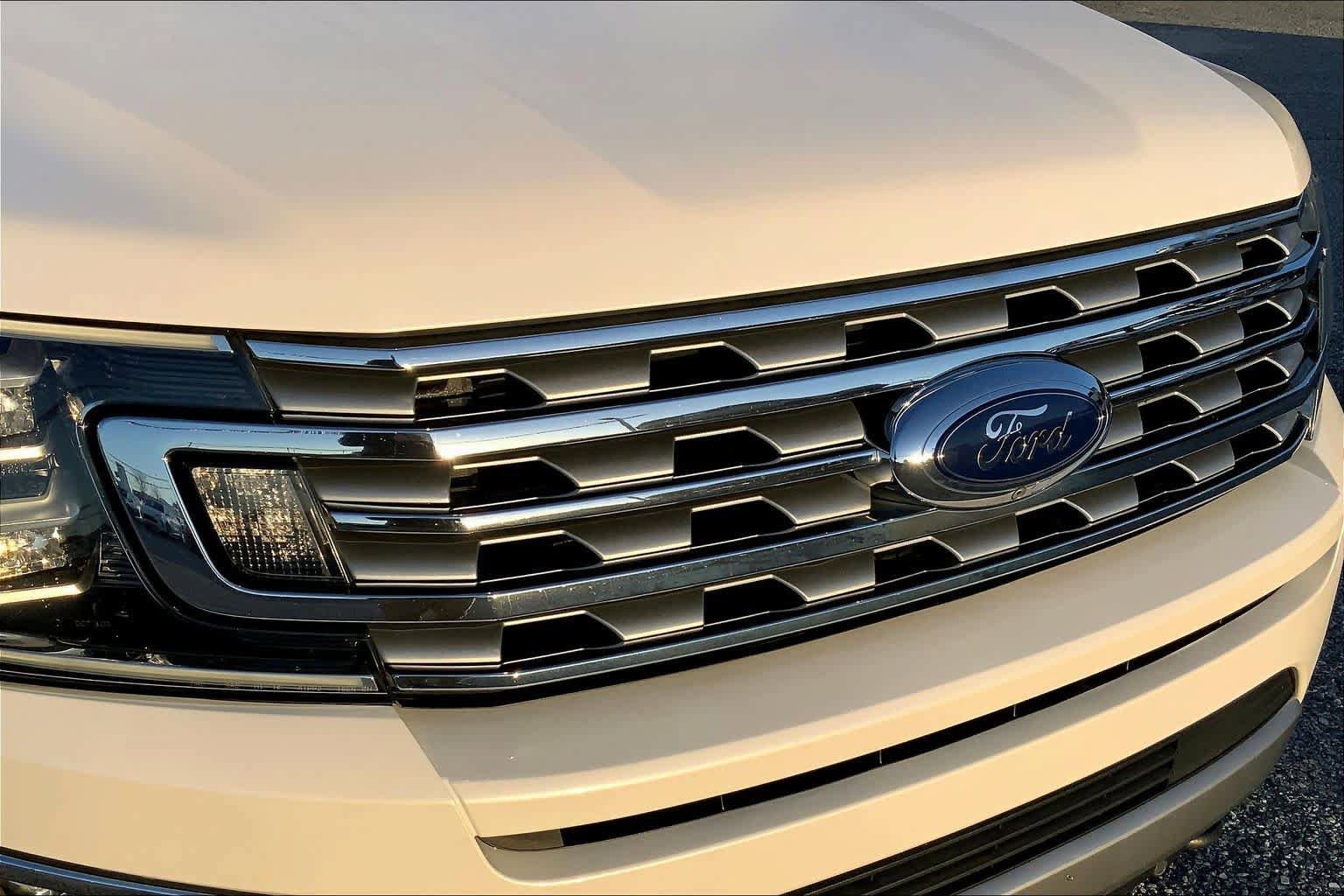 Used 2018 Ford Expedition Limited w/ Equipment Group 302A image 29