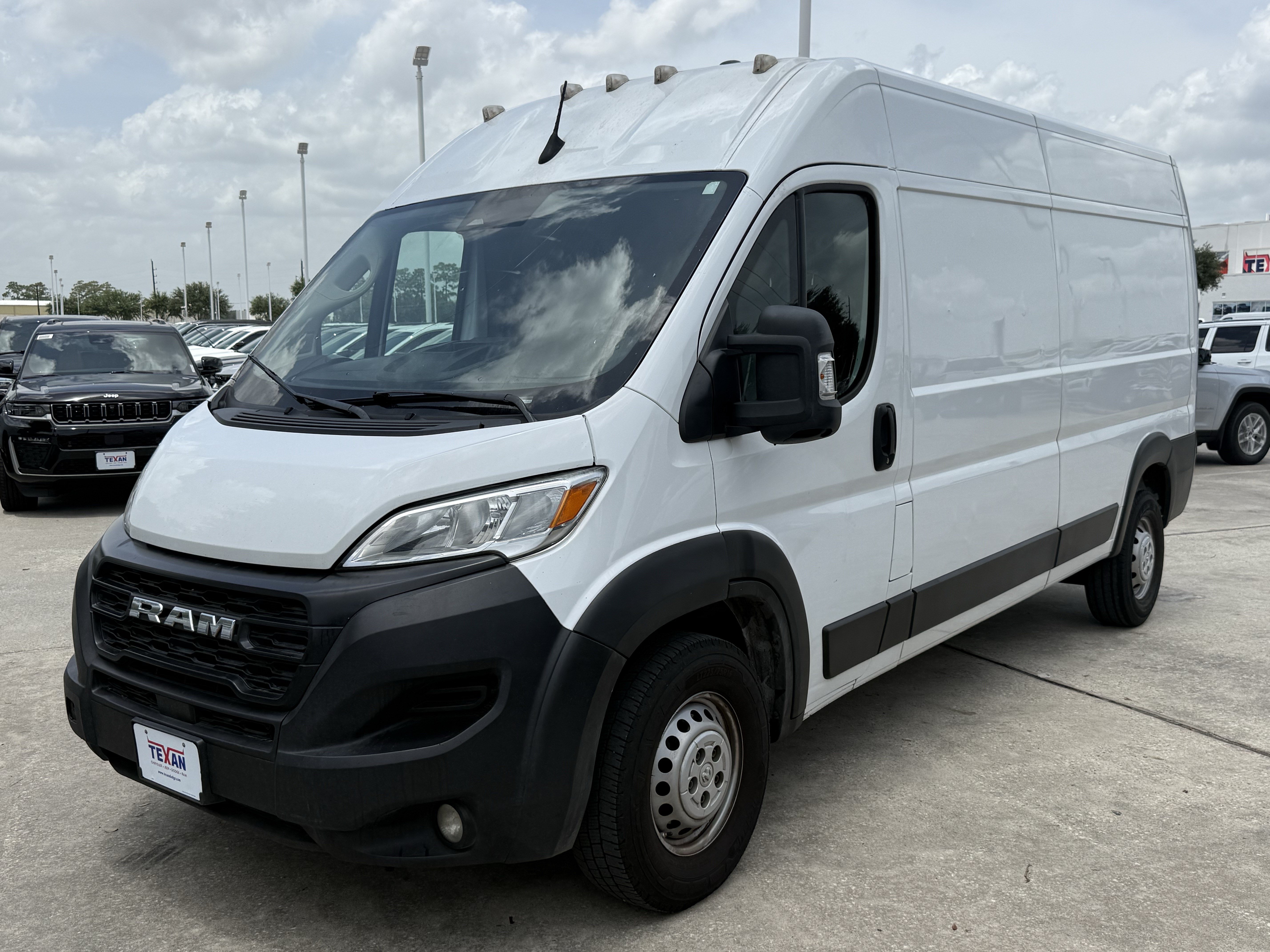Used 2024 RAM ProMaster 2500 w/ Convenience Group FWD image 8