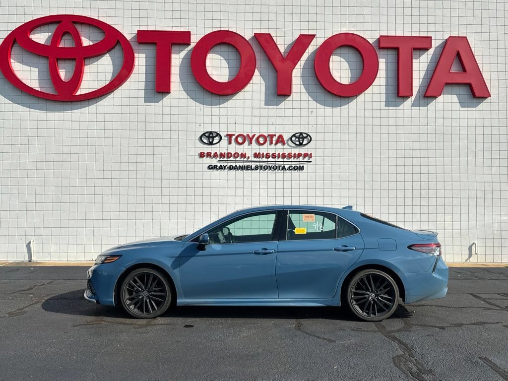 Used 2023 Toyota Camry XSE FWD image 4