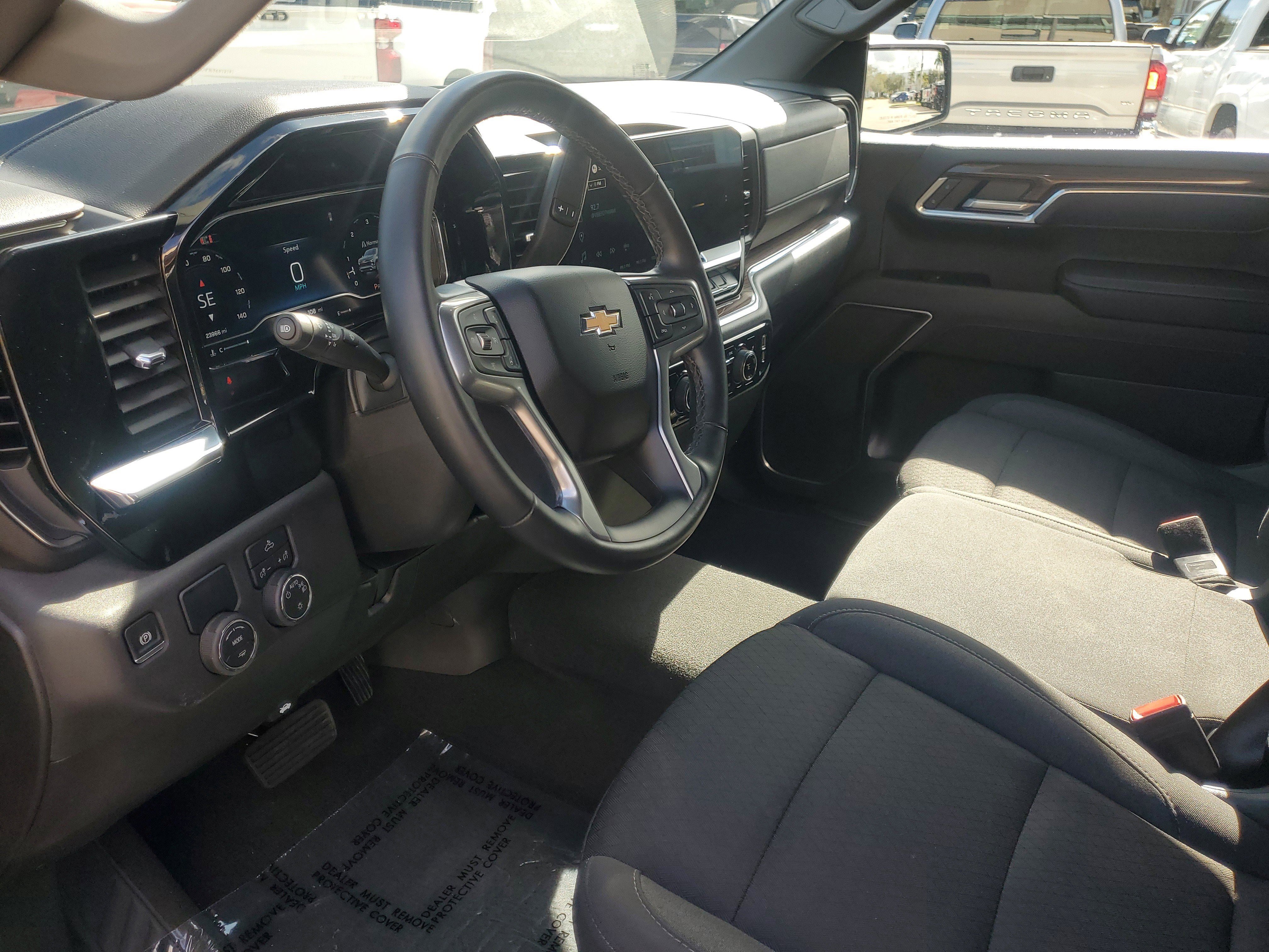 Used 2025 Chevrolet Silverado 1500 LT image 15