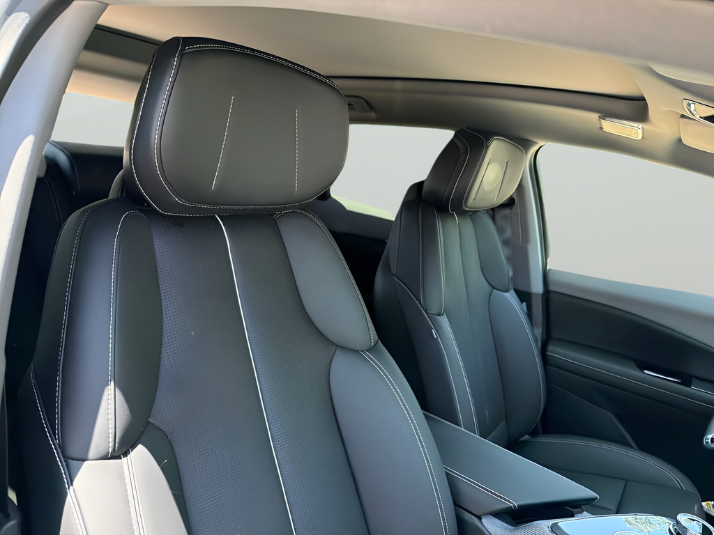 Certified 2025 Cadillac Optiq Sport 2 w/ LPO, Floor Liner Package AWD/4WD image 49