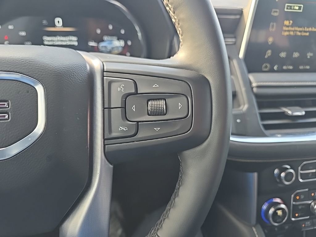 Used 2024 GMC Yukon SLT w/ SLT Luxury Package image 20