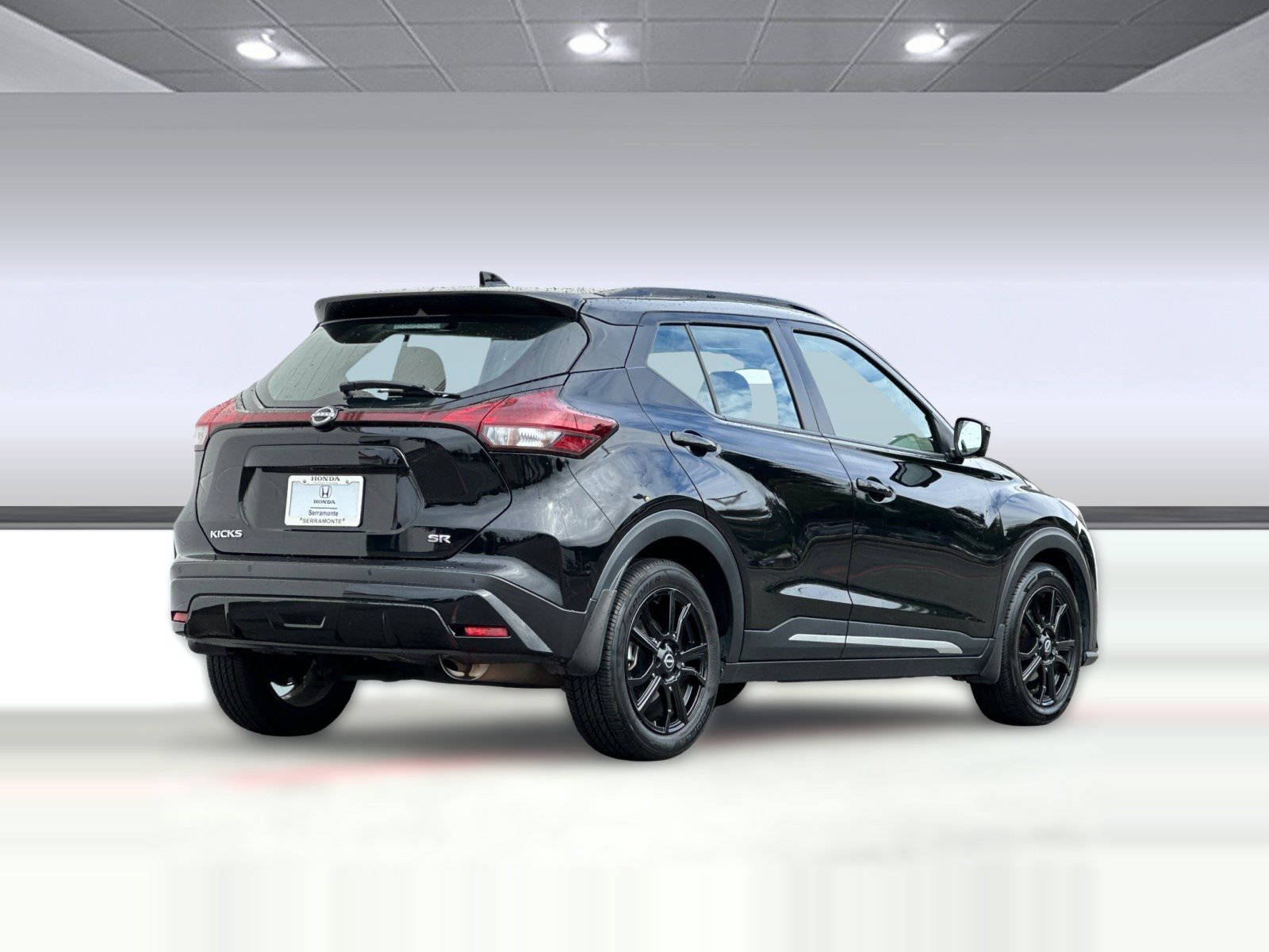 Used 2023 Nissan Kicks SR image 8