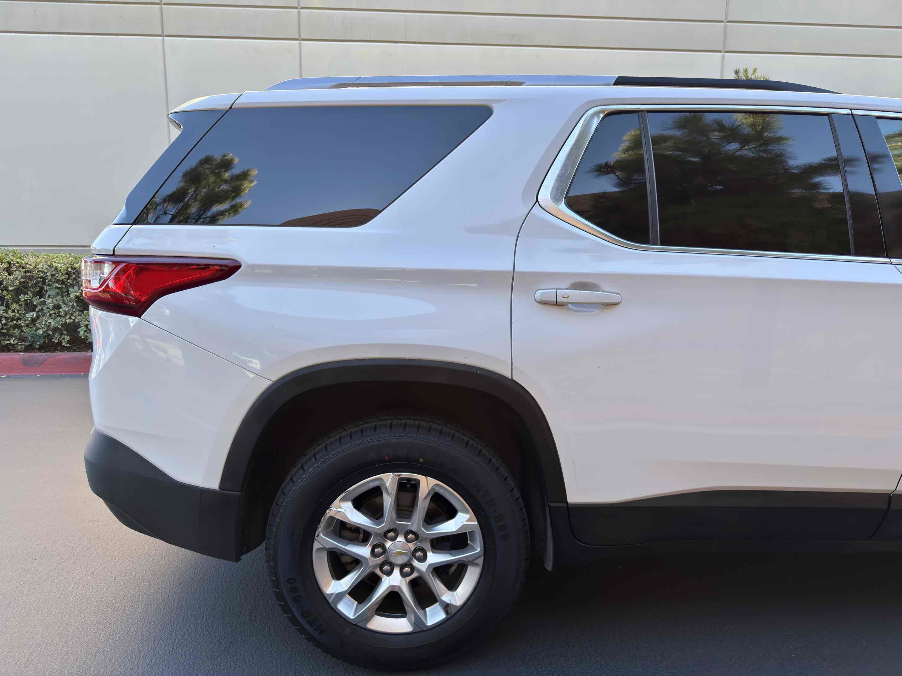 Used 2018 Chevrolet Traverse LT w/ LPO, Black Accent Package image 14