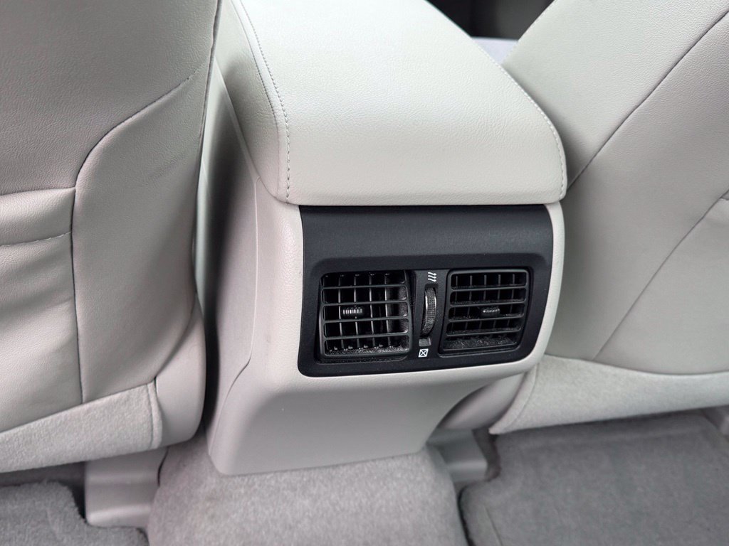Used 2012 Toyota Camry XLE w/ Leather Pkg FWD image 18