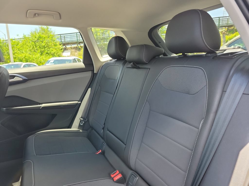 Used 2024 Volkswagen Taos SE FWD image 10