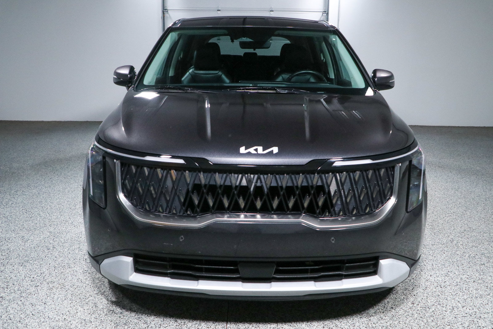 Used 2025 Kia Carnival FWD image 4