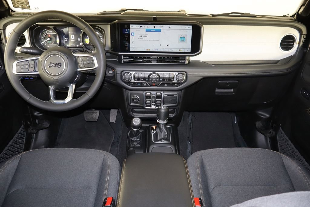 Used 2025 Jeep Wrangler Unlimited Sahara AWD/4WD image 14