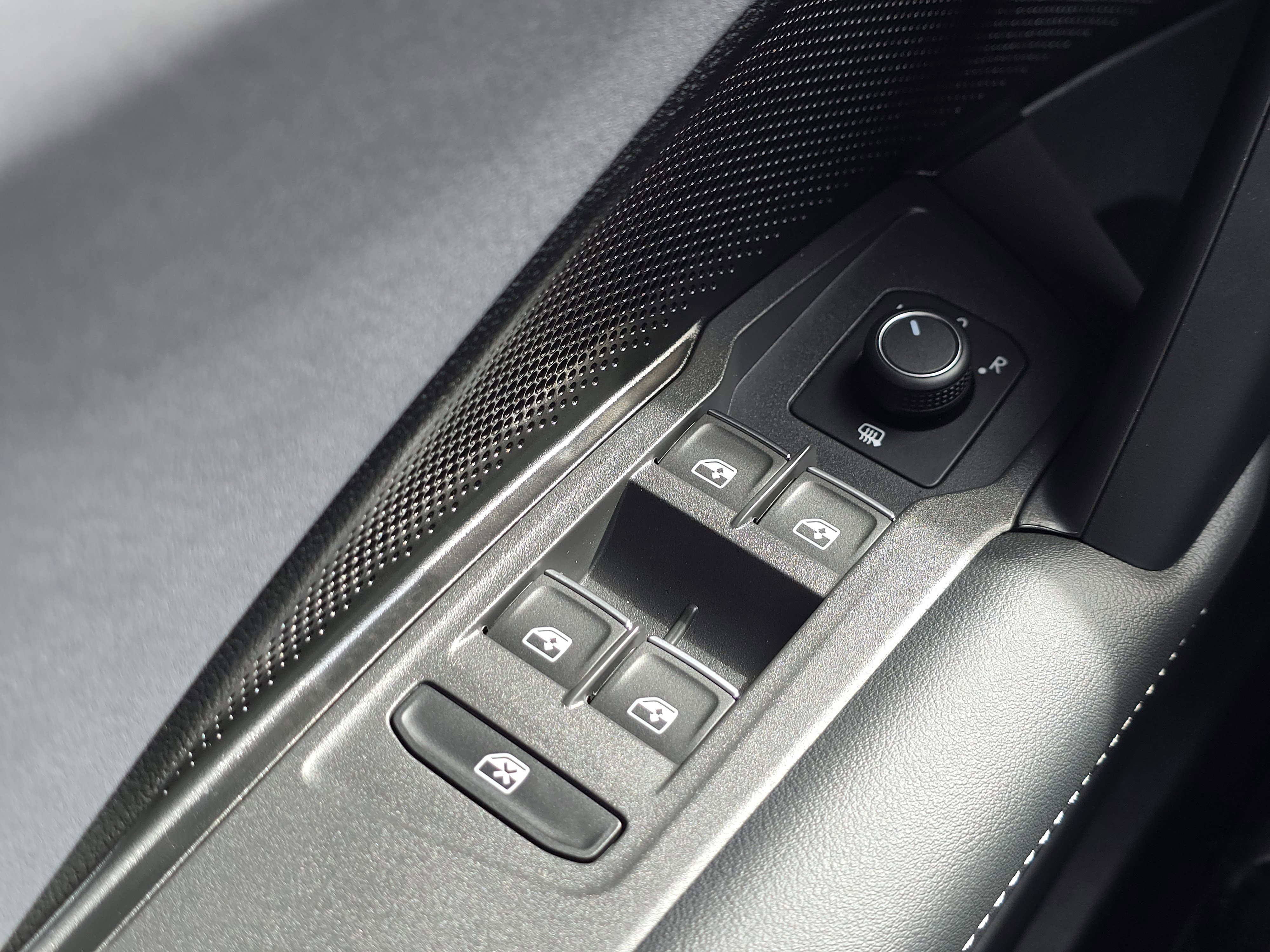 New 2026 Volkswagen Tiguan SE image 25