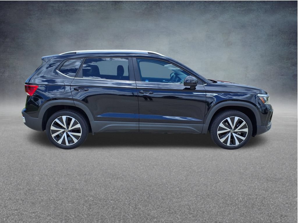 Used 2022 Volkswagen Taos SE FWD image 6