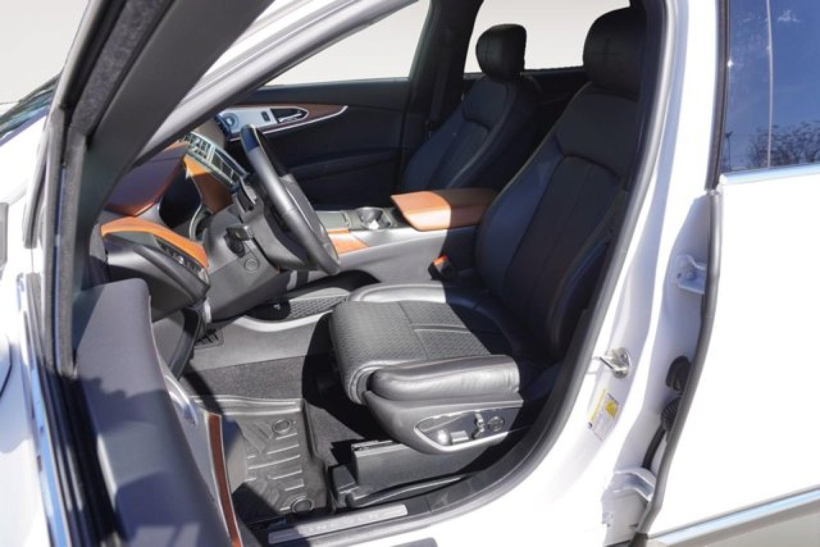 Used 2019 Lincoln Nautilus Black Label AWD/4WD image 14