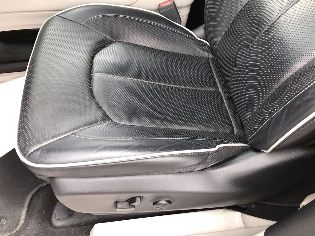 Used 2022 Chrysler Pacifica Limited w/ Uconnect Theater Family Group FWD image 12