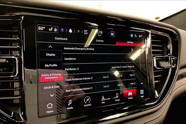 Used 2025 Dodge Durango R/T w/ Tow 'N Go Package AWD/4WD image 36