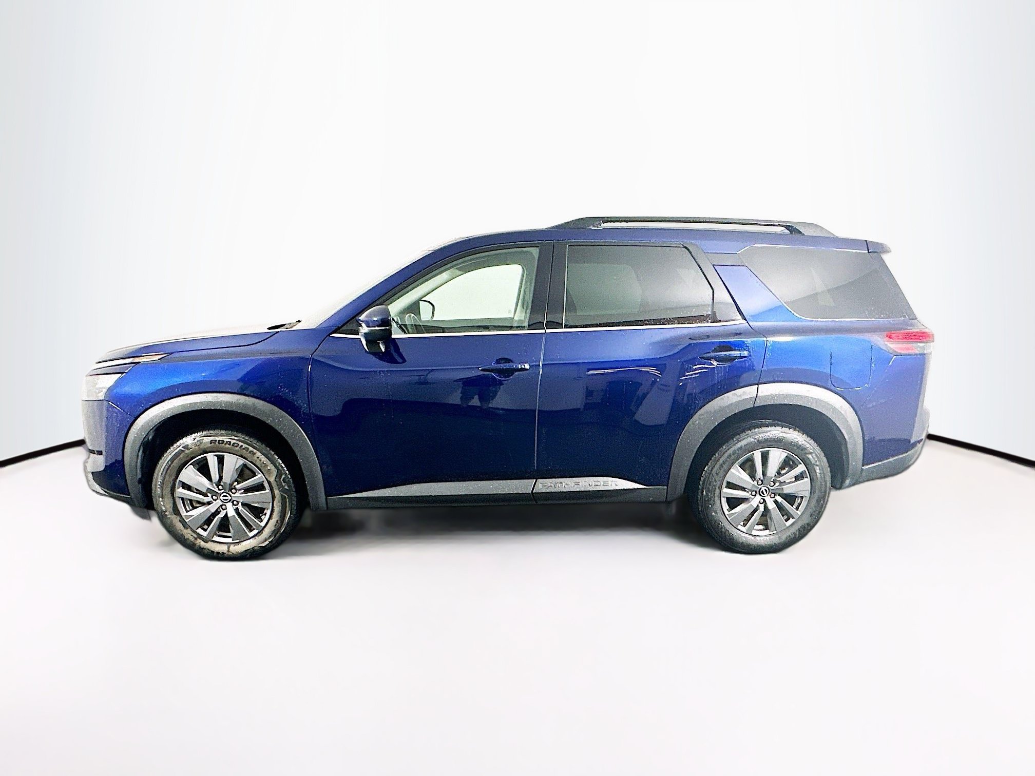 Used 2025 Nissan Pathfinder SV AWD/4WD image 4