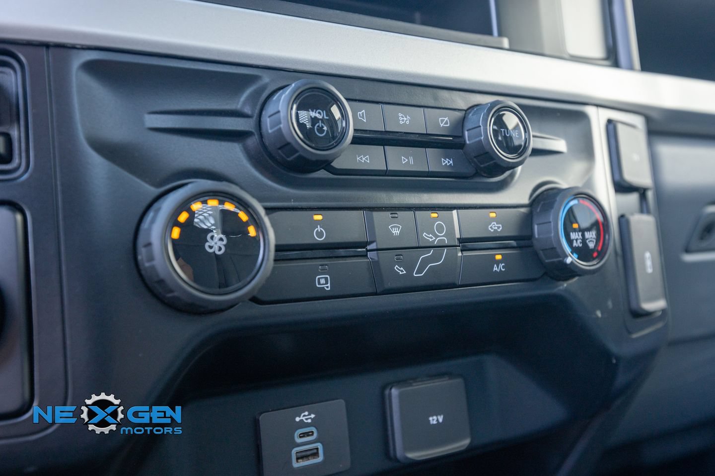 Used 2024 Ford F550 2WD Regular Cab Super Duty image 22