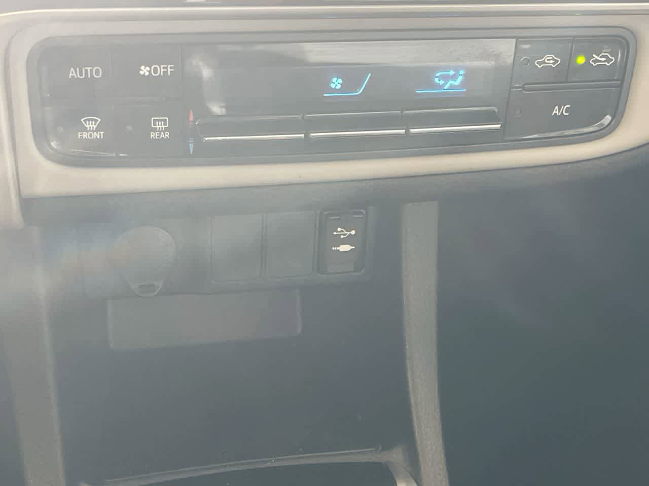 Used 2017 Toyota Corolla LE FWD image 18