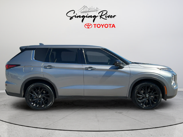Used 2023 Mitsubishi Outlander SE Black Edition FWD image 8