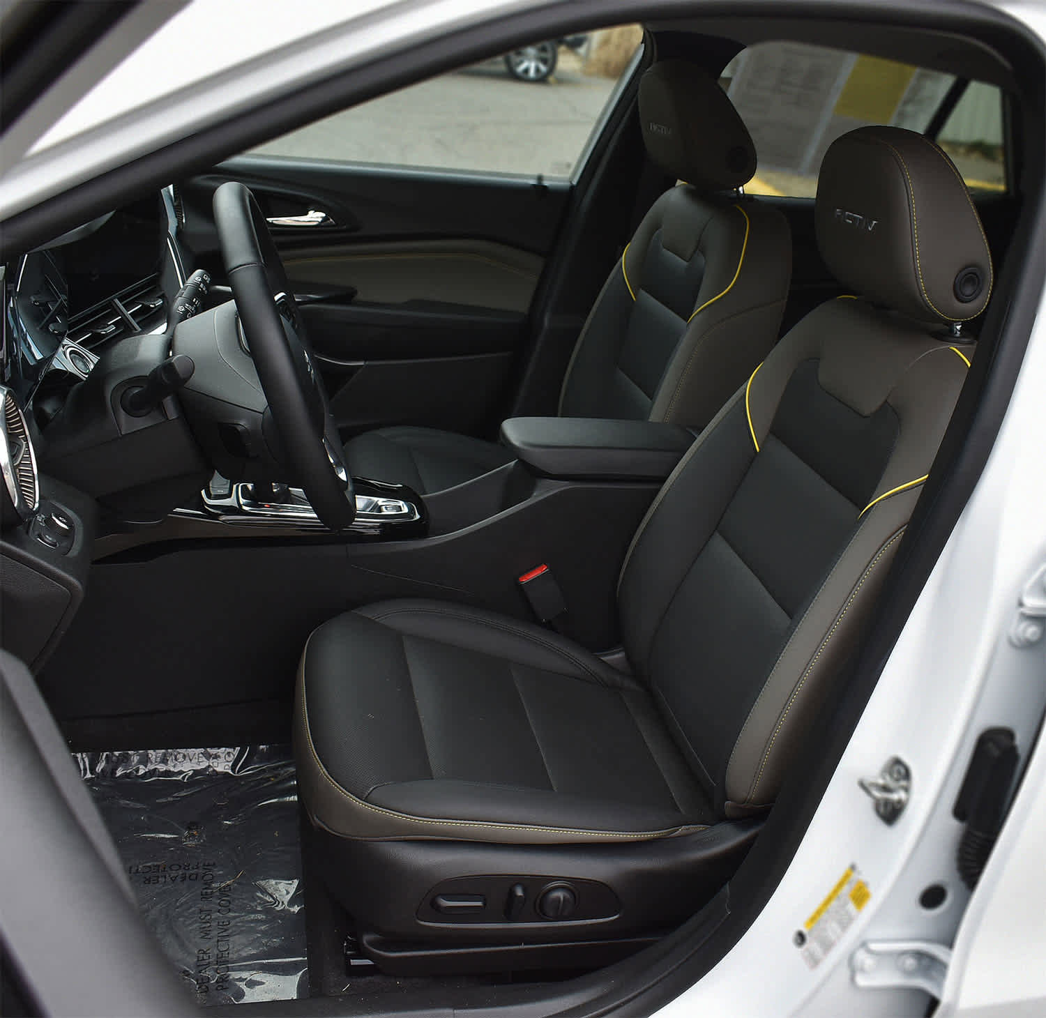 Used 2025 Chevrolet Trax ACTIV w/ Sunroof Package image 9