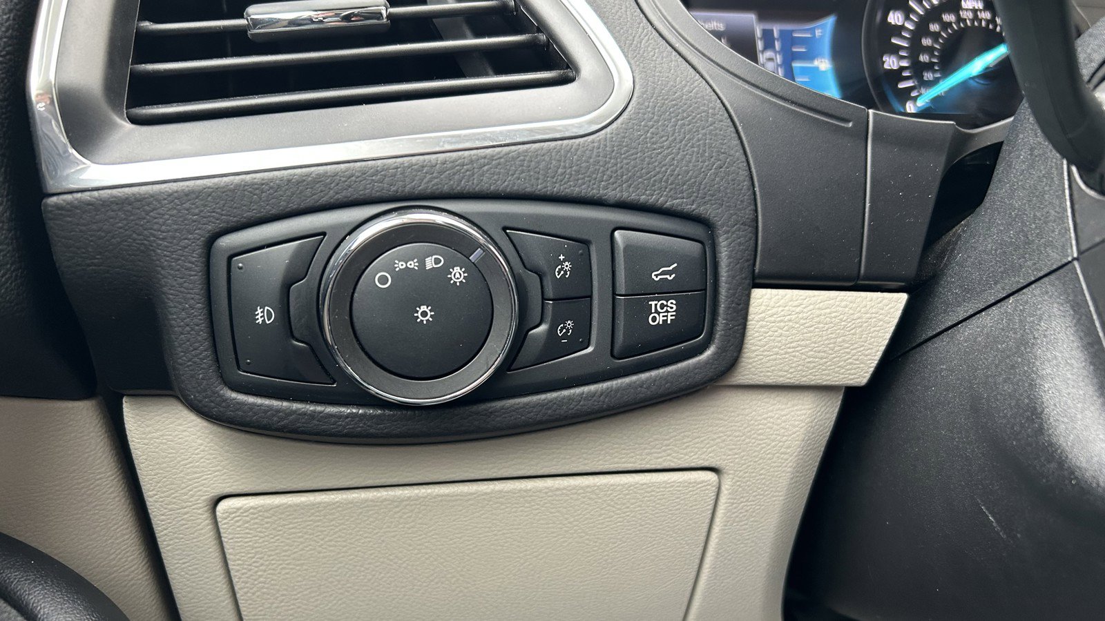 Used 2022 Ford Edge Titanium w/ Equipment Group 301A image 21