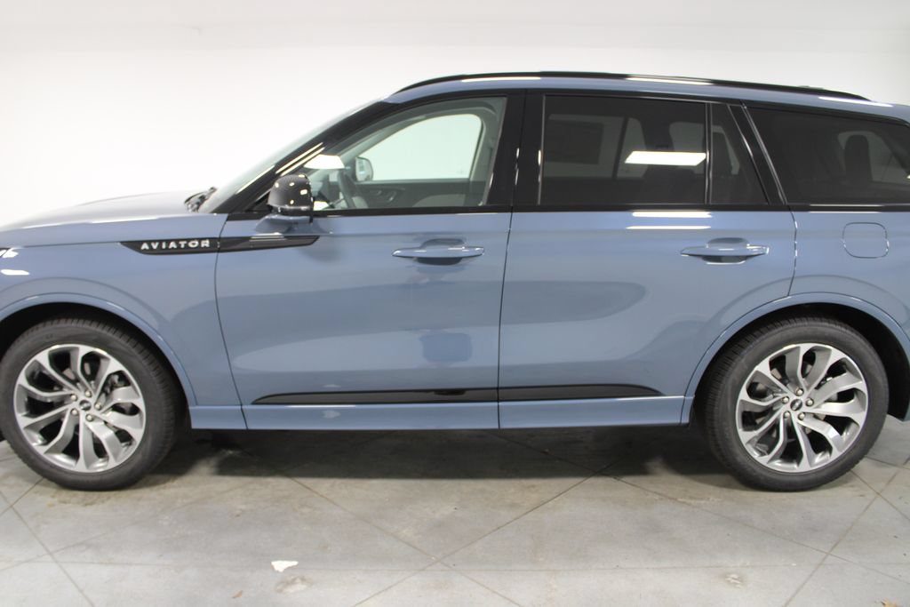 New 2026 Lincoln Aviator 2WD w/ Jet Appearance Package image 5