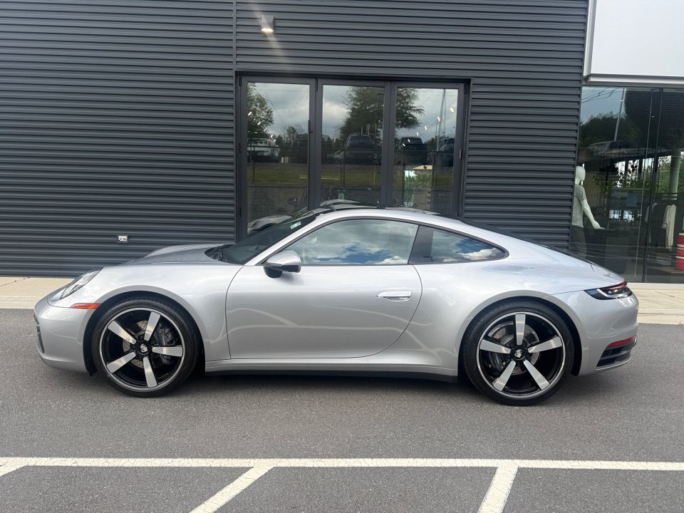 Certified 2024 Porsche 911 Carrera RWD image 2