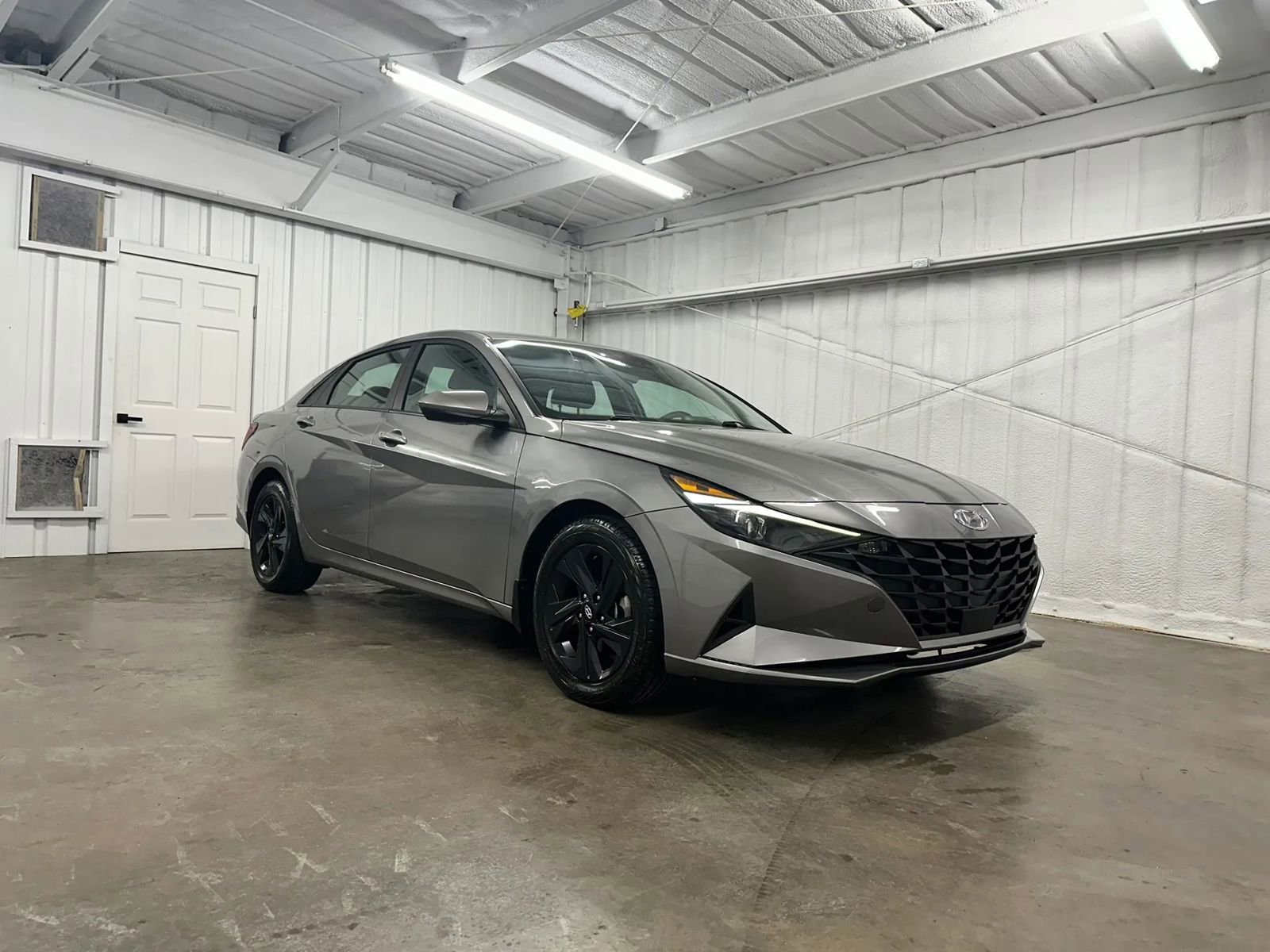 Used 2023 Hyundai Elantra SEL image 2