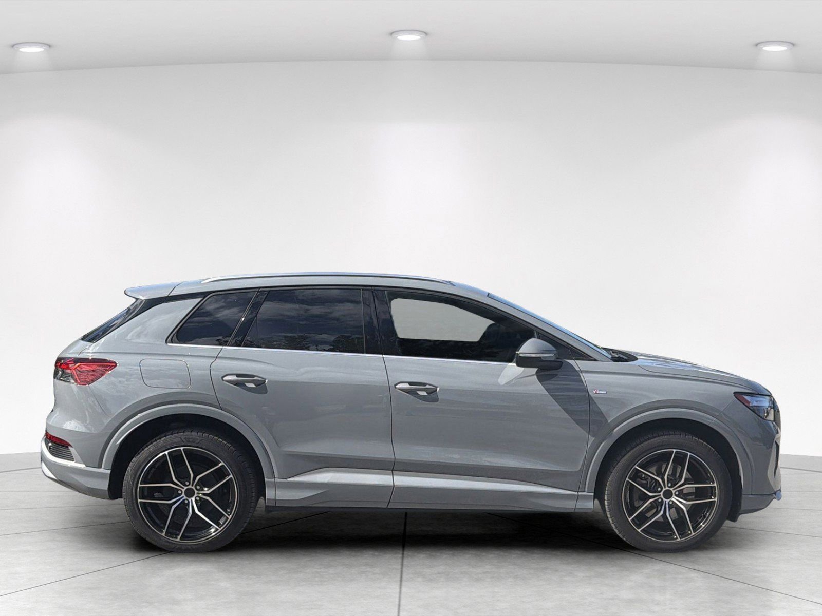 Used 2024 Audi Q4 e-tron Premium AWD/4WD image 3