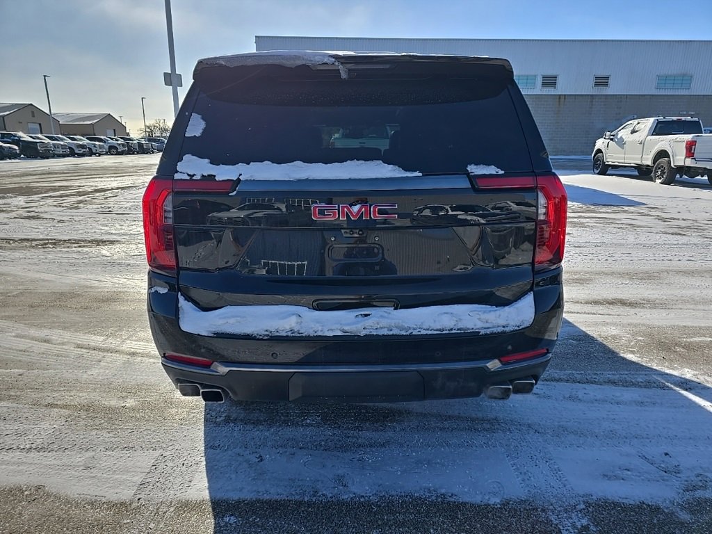 Used 2025 GMC Yukon XL AT4 w/ AT4 Premium Package image 4