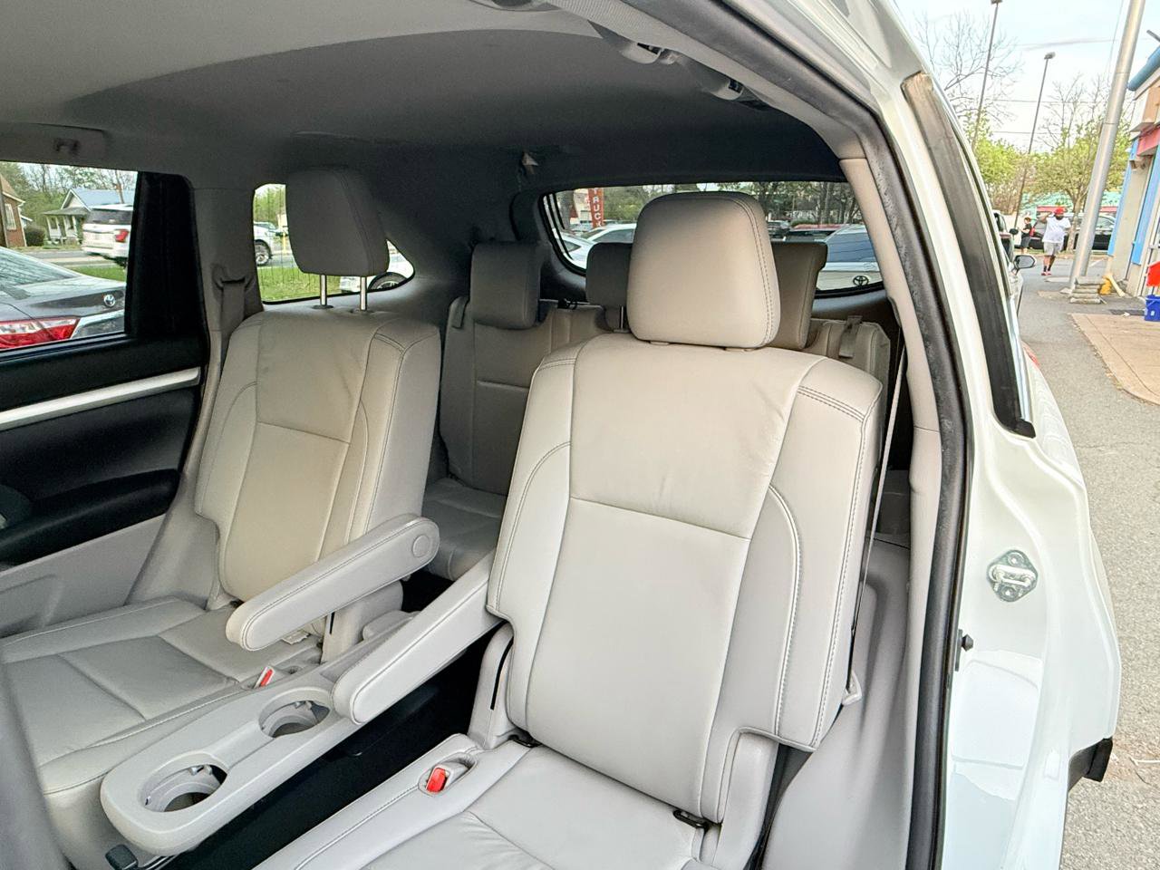 Used 2019 Toyota Highlander XLE AWD/4WD image 15