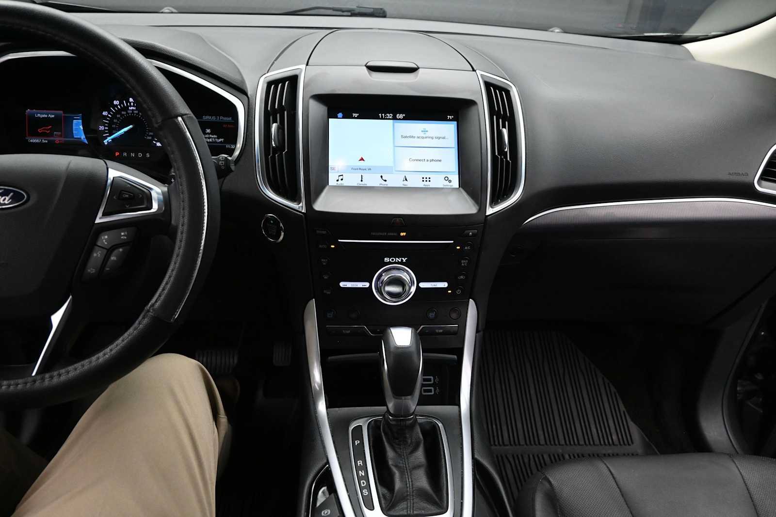 Used 2018 Ford Edge Titanium w/ Equipment Group 301A AWD/4WD image 16