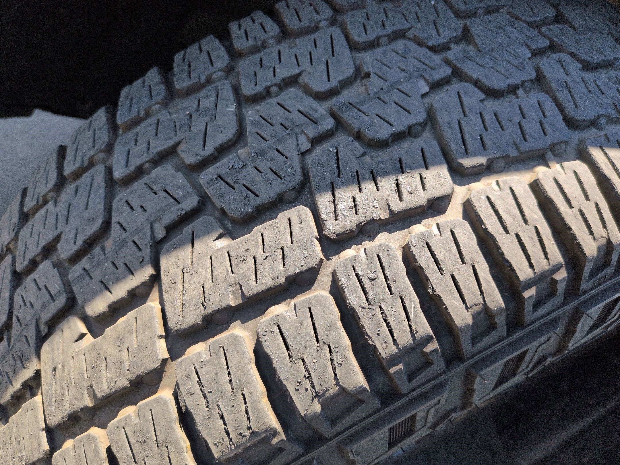 Used 2023 Rivian R1S Adventure AWD/4WD image 12